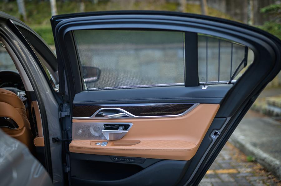 Детали интерьера BMW 745e (G11) 2019 года  (JP) (фото 18 из 21)
